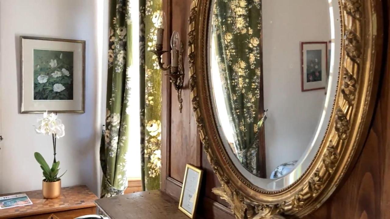 Chateau Isigny, Le Plus Petit Et Le Plus Secret Des Chateaux De Charme Isigny-le-Buat Exterior foto